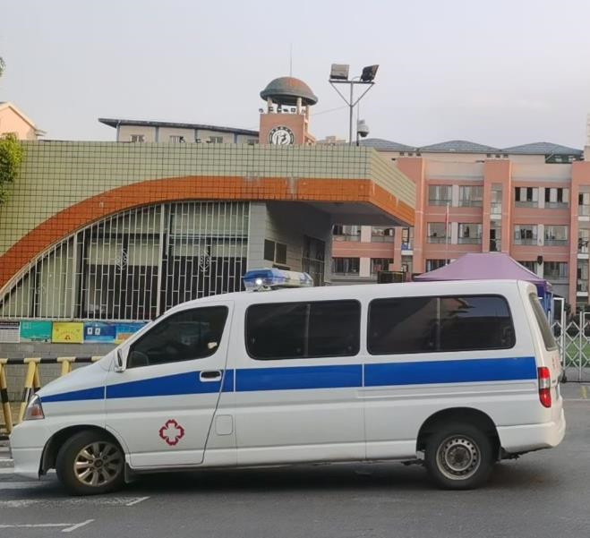 肇庆救护车出租护送骨折病人一公里多少钱